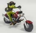Figurka dekoracyjna żaba chopper 14x21 121421 5902663214211