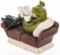 Figurka dekoracyjna żaba na sofie czytająca książkę 10,5x15,5x7cm 162142