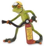 Figurka dekoracyjna żaba żabka strażak 14x14x6cm 115785