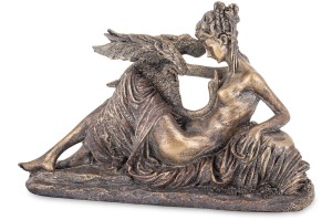Figurka dekoracyjna kobieta leżąca z łabędziem 17x26,5x9 168597