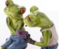 Figurka dekoracyjna żaba żabki tatuażysta robiący tatuaż żabie 15x9x7 169664