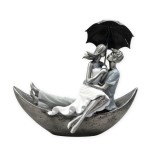 Figurka para z parasolem na łódce family złota 17,5 cm 184165