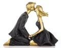 Figurka całująca się para kolekcja family 16,5 cm 184170