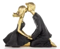 Figurka całująca się para kolekcja family 16,5 cm 184170