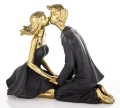 Figurka całująca się para kolekcja family 16,5 cm 184170