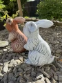 Figurka ogrodowa zając królik ceramiczny BRĄZ lub SZARY 29,5x22x16 polskiej produkcji